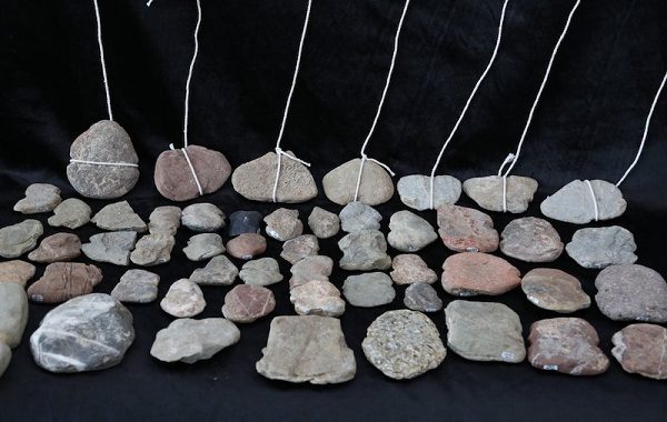 İzmir’de balıkçıların 8.000 yıl önce ağlarının ucuna bağladıkları ağırlıklar bulundu.