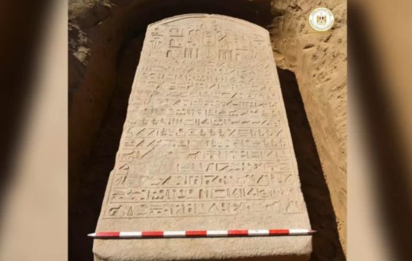 Tarlasını Sürerken