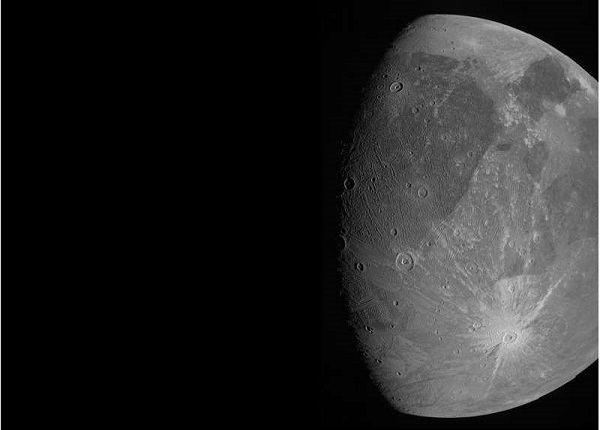 Spacecraft buzzes Jupiter's
