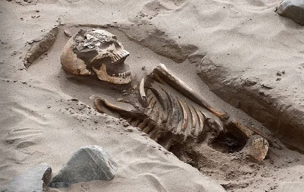 Mavi Bayraklı Plajda 1500 Yıllık Mezarlık ve 200 İskelet Bulundu
