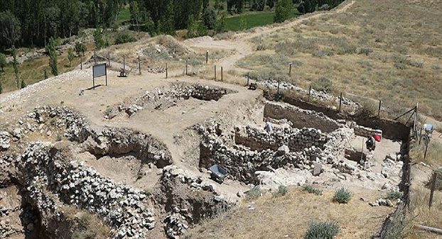 Niğde Porsuk Höyükte Demir Çağından Kalma Sur ve Sıva Kalıntıları Bulundu