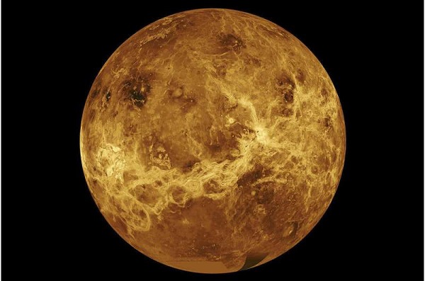 Hot dates: 2 spacecraft