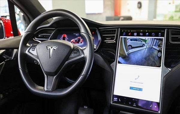 There s a Pretty Glaring Issue With Tesla's Autopilot Says New Study