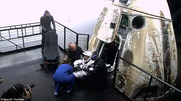 Dönüş Yolunda Bebek Bezi Giymek Zorunda Kalan Astronotların 200 Günlük Uzay Görevi Sona Erdi