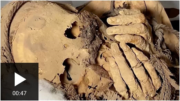 Peruda Elleri Yüzüne Doğru Bağlanmış İnka Öncesi Bir Mumya Keşfedildi