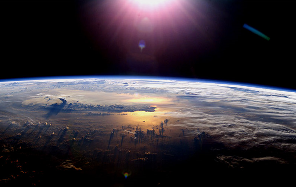 İçtiğiniz Bir Bardak Suyun Yarısı Güneş'ten ve Uzay Tozundan Gelmiş Olabilir