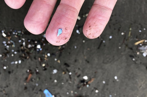 Alaskada gökten plastik yağdı