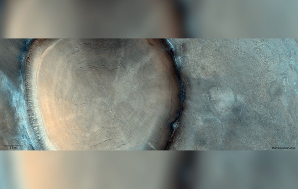 This Stupendous Crater on Mars Looks Eerily Like a Tree Stump