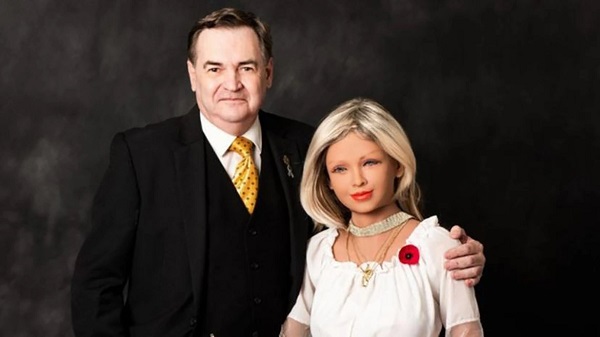 İnsansı robotu Emma ile evlenmek istiyor