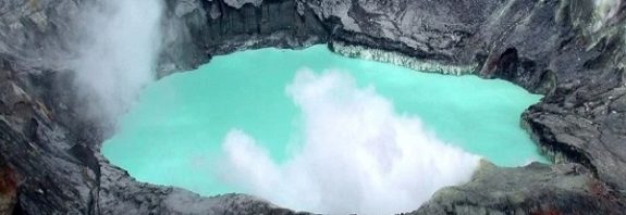 This Extremely Toxic Lake Could Show Us How Life May Have Survived on Mars