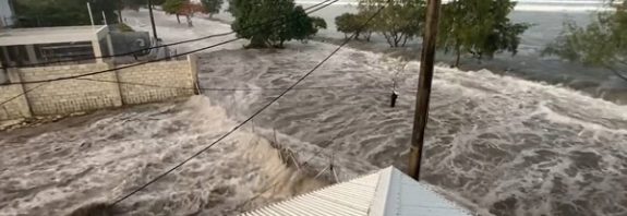 Tonga Tsunamisinde Engelli Bir Adam Denizde 27 Saat Hayatta Kalmayı Başardı