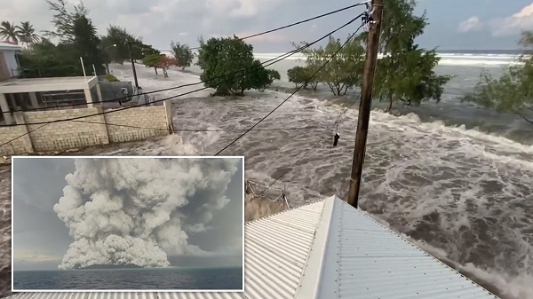 Tonga Volkanik Patlaması ve Ardından Gelen Ürpertici Tsunami Videoları