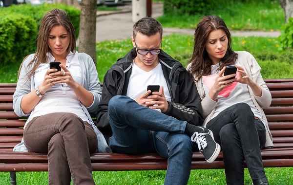 Yeni Bir Araştırma Akıllı Telefonlara En Çok Bağımlı Olan Ülkeleri Sıraladı