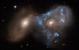 Hubble Tuhaf Uzay