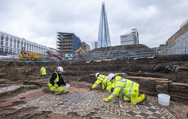 Gökdelenlerin Arasında Muhteşem Desenleriyle Yeni Bir Mozaik Keşfedildi