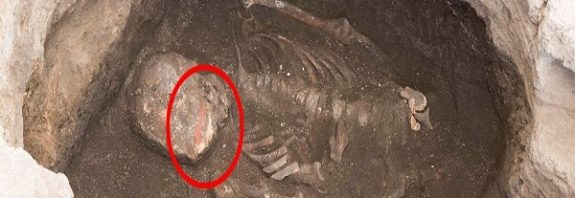 People in One of World's Oldest Cities Colored The Bones of Their Dead