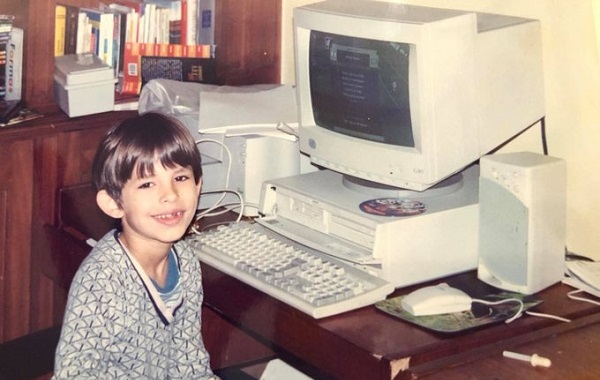 Genç Adam Yapay Zeka Kullanarak Hayali Çocukluk Arkadaşını Diriltti