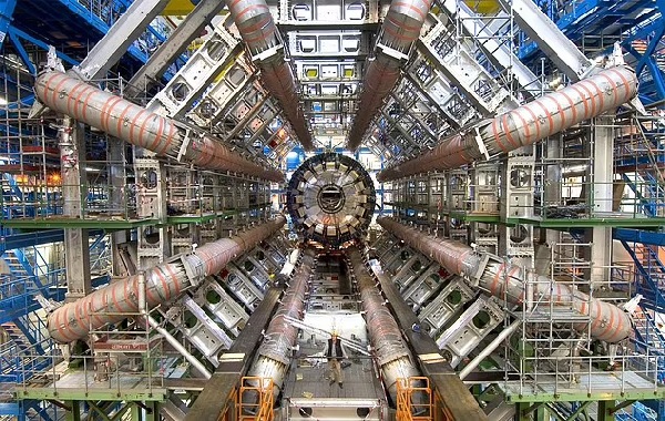 Büyük Hadron Çarpıştırıcısı Big Bang Sırrını Çözmek İçin Tekrar Aktif Ediliyor