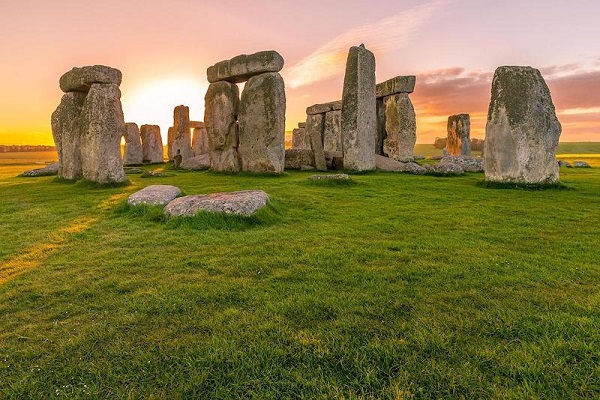 Stonehenge Çevresinde 10.000 Yıllık Av Çukurları Bulundu