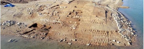 A 3,400-year-old city emerges from the Tigris River