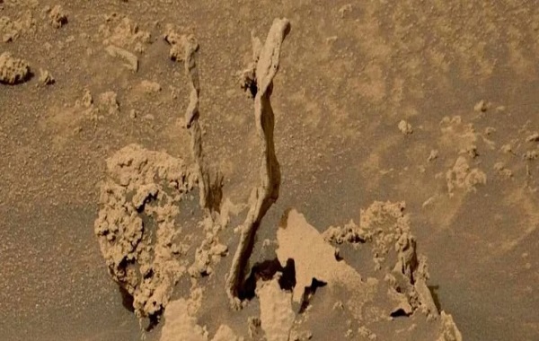 Curiosity Has Found Some Truly Weird-Looking, Twisty Rock Towers on Mars