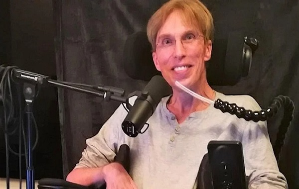 Dünyanın ilk cyborg’u 64 yaşında hayatını kaybetti