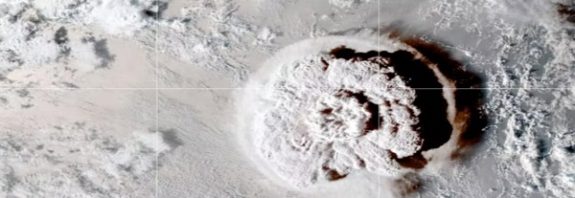 Bilim İnsanları Açıkladı: "Tonga Patlaması Yerçekimi Dalgalarını Dünya Etrafında 6 Kez Döndürdü"