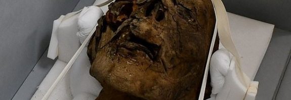 Çatı Katında Bulunan Kesik Başlı Mısır Mumyasının CT Taraması Açıklandı