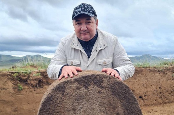 Efsanevi Türk Lider İlteriş Kağan ın Anıt Mezarı Ve Kitabesi Bulundu