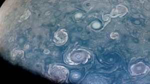 NASA Jüpiter'de 50 Kilometre Yüksekliğe Çıkan Dev Girdapları Görüntüledi
