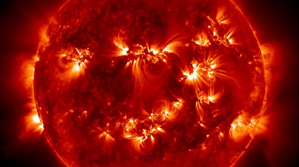 Watch a massive comet crash into the sun and vaporize immediately