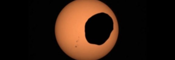 Surreal NASA Videos Reveal What a Solar Eclipse Looks Like on Mars