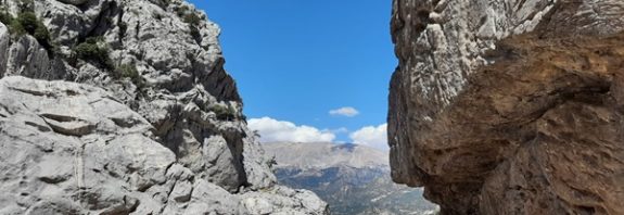 Bilinmeyenler ve Sırlarla