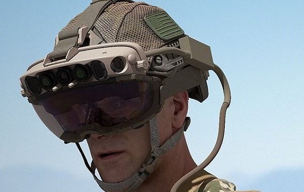 Microsoft'un Artırılmış Gerçeklik Başlığı Askerlerin Sağlığını Bozuyor