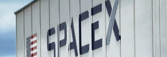 Ex-engineer files age discrimination complaint against SpaceX