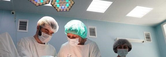 Cerrahlar Doğuştan Yemek Borusu Parçası Olmayan Bebeği Kurtardı