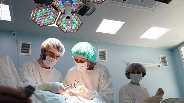 Cerrahlar Doğuştan Yemek Borusu Parçası Olmayan Bebeği Kurtardı