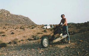 A Stranded Engineer Turned a Car Into a Motorbike to Escape the Desert