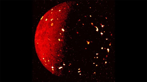 NASA nın Uzay Aracı Juno Volkanik Uydu İo'ya İlerliyor