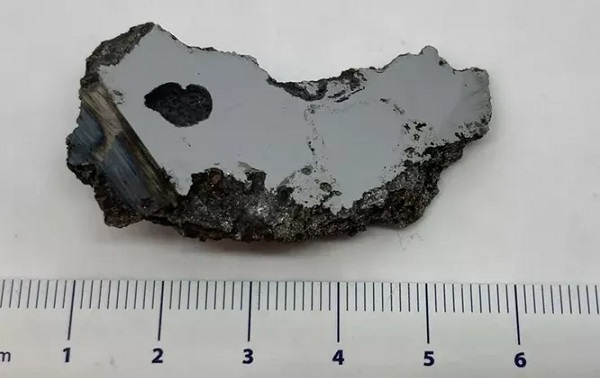 15 Tonluk El Ali Gök Taşında Dünya'da Olmayan Mineraller Keşfedildi