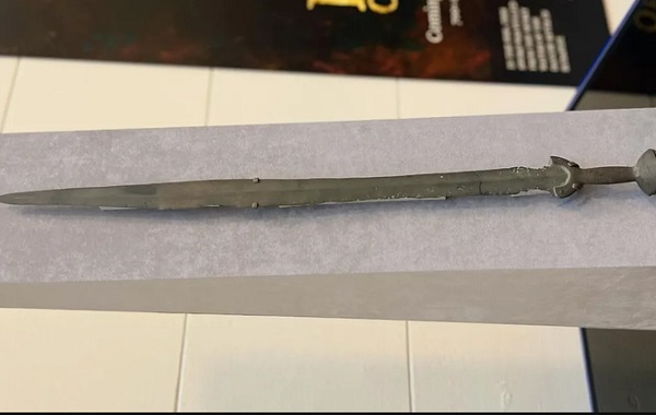 Yıllardır Taklit Diye Bilinen Kılıç, 3000 Yıllık Gerçek Tunç Çağı Silahı Çıktı