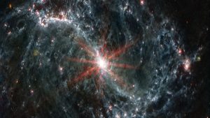 JWST Diğer Galaksilerdeki Muhteşem Yıldız Oluşumu Bulutlarını Yakaladı