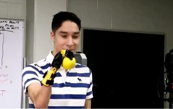 Doğuştan Engelli Bir Öğrenci İçin Sınıf Arkadaşları Robotik Kol Tasarladı