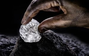 Has A Rock That Generates Electricity Really Been Discovered In Africa?