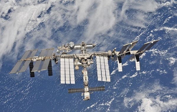 The International Space Station Films A Fleet of Hundreds of UFOs Heading Towards Earth