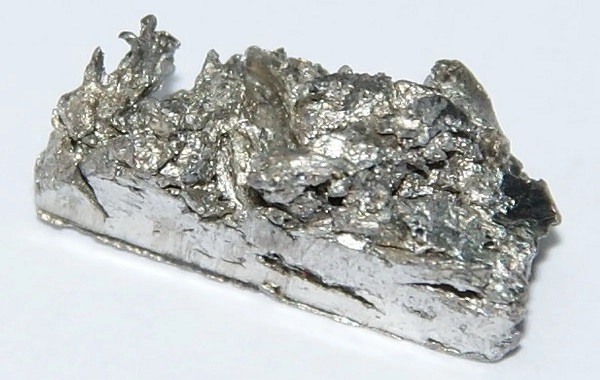 “Strange Metal” Ytterbium Gets Even Stranger When Hit With Gamma Rays