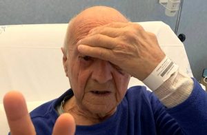 Dünyada Bir İlk İki Gözü Görmeyen 83 Yaşındaki Hasta Yeniden Görmeye Başladı