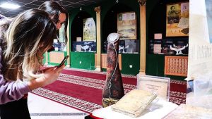 Kazakistan da İnsan Derisiyle Kaplı 5 Asırlık El Yazması Gizemini Koruyor