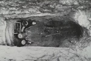 Bu Kadın Neden Kafatasında Çivi Deliği ile Gömüldü?