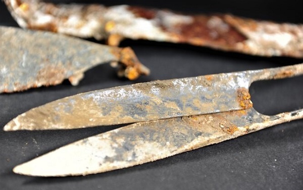 Bir Kelt Mezarında 2300 Yıllık Makas Bulundu ve Hala Keskin!